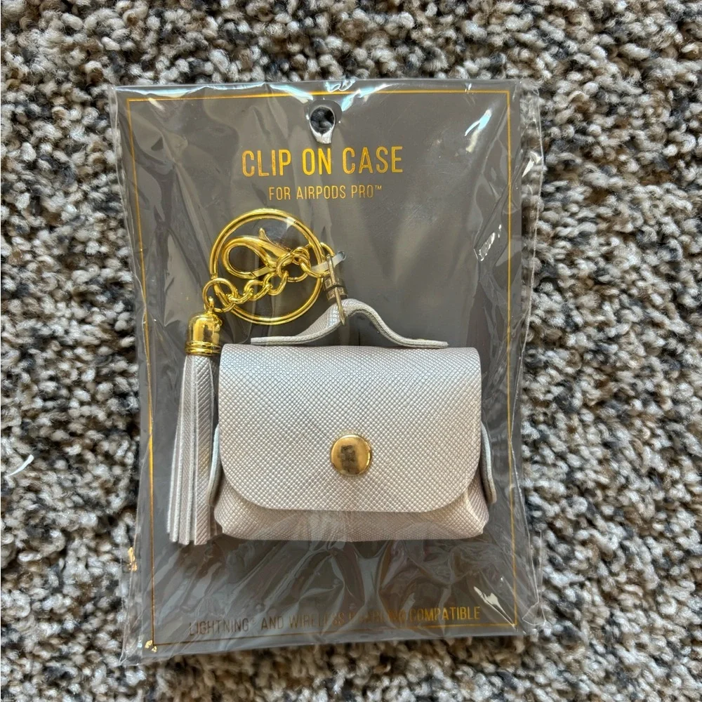 Oliver Smith & Co AirPods Pro Clip On Case Shiny White W/ Gold Keychain Wireless